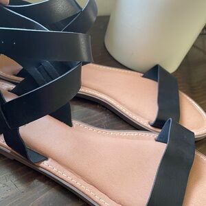 Rouge Helium Black Ankle Gladiator-Style Sandal